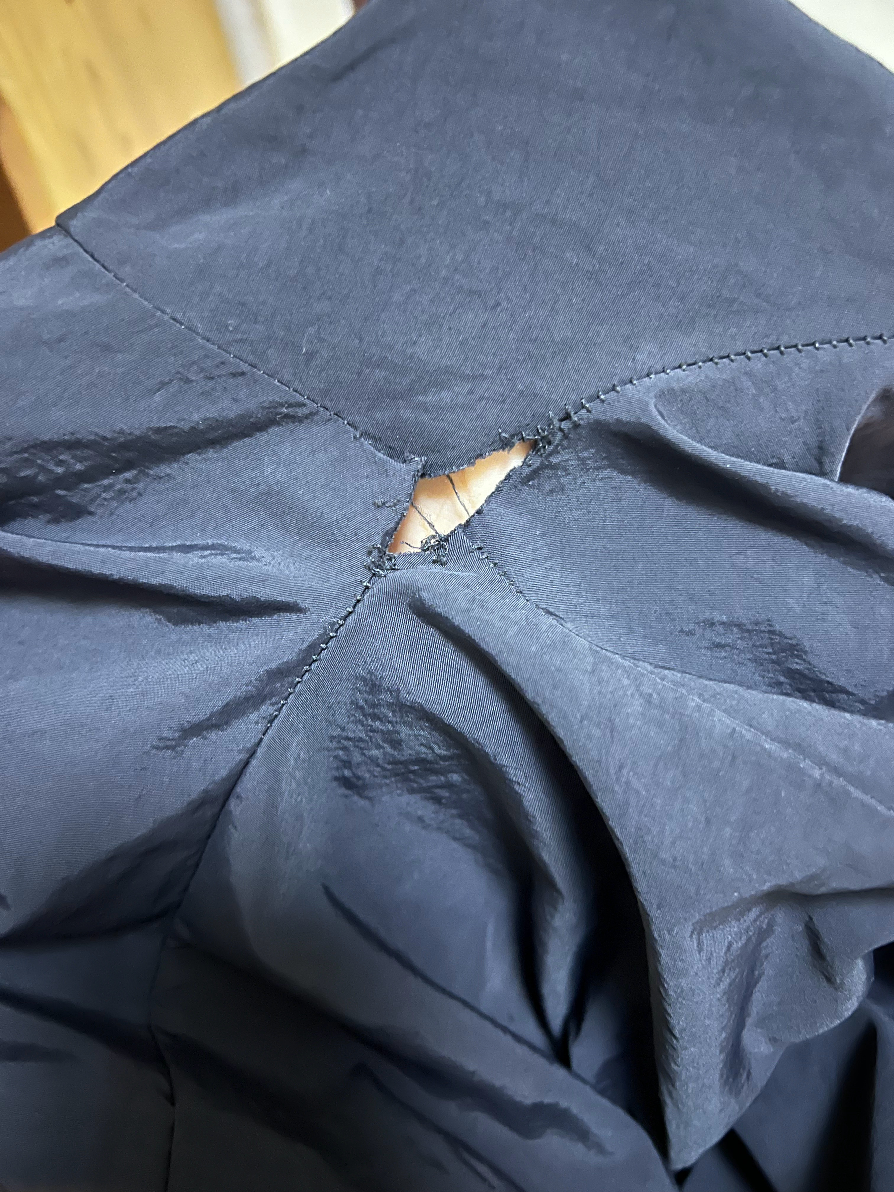 上舞蹈裤爆裤裆这件事终于发生在我身上了……就是那个膝盖打开下蹲的动作…而且爆的时