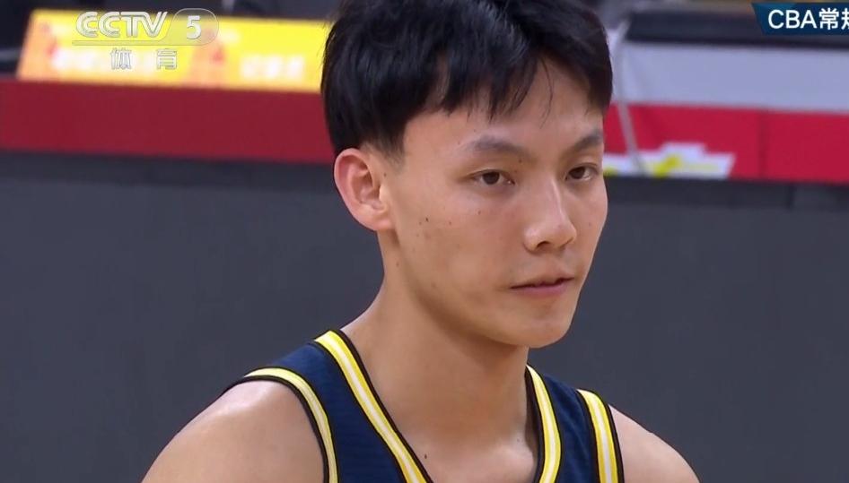 福建19分逆转广东，不得不承认的4大事实！
1，杜锋黔驴技穷，只要球员一犯错，就