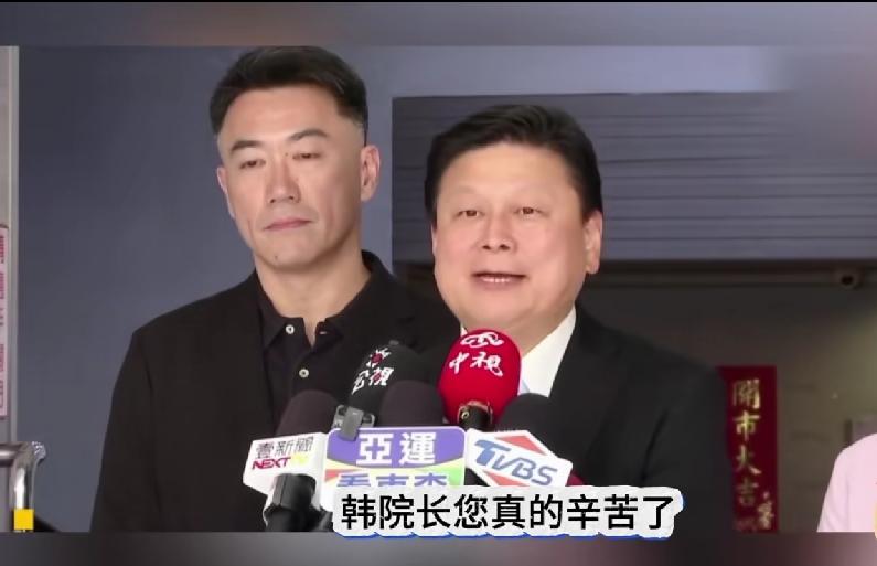 内斗没完没了！韩傅风波未落幕，名嘴预测明年卢郑又将爆发路线之争

昨天韩国瑜在朝