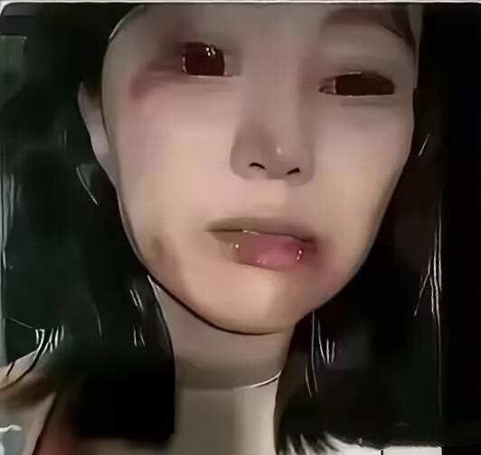 江西那个买鱼的女顾客，这次算是挨了一顿社会的毒打。人家卖鱼大哥手里天天攥着杀鱼刀