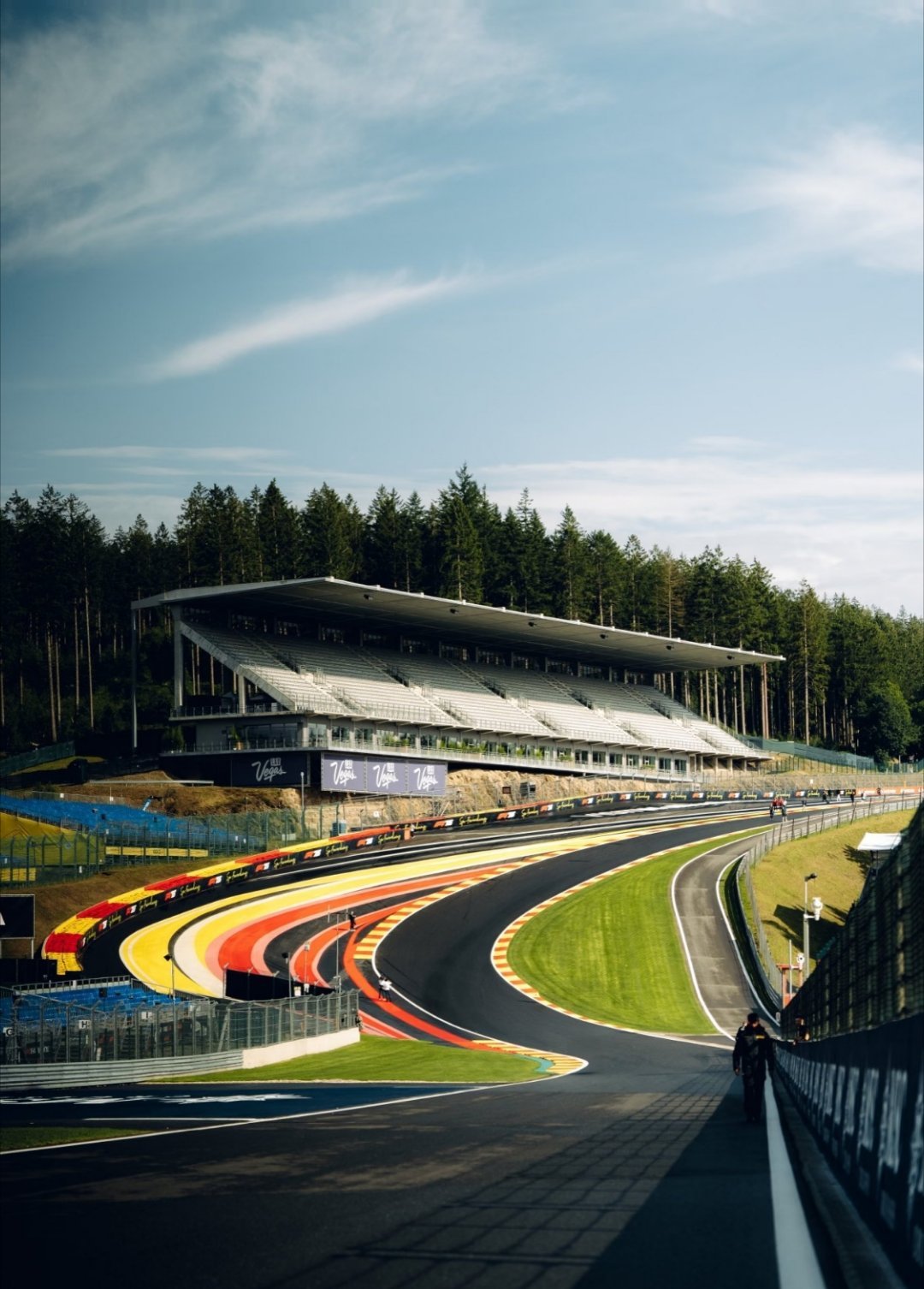 纽北官方首次开通中国社媒账号  好事儿啊！以后看赛道直播不用找资源了，还能听到中