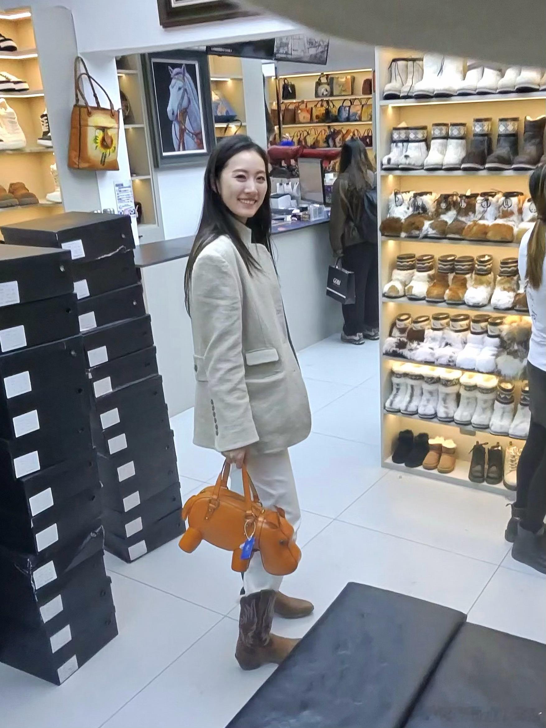 看上这个包了要买吗！  ​​​