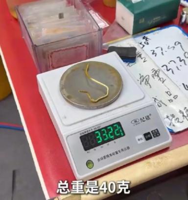 河南郑州，男子和女友因异地恋闹过几次分手，分分合合几次后，最终彻底分手。后来，男