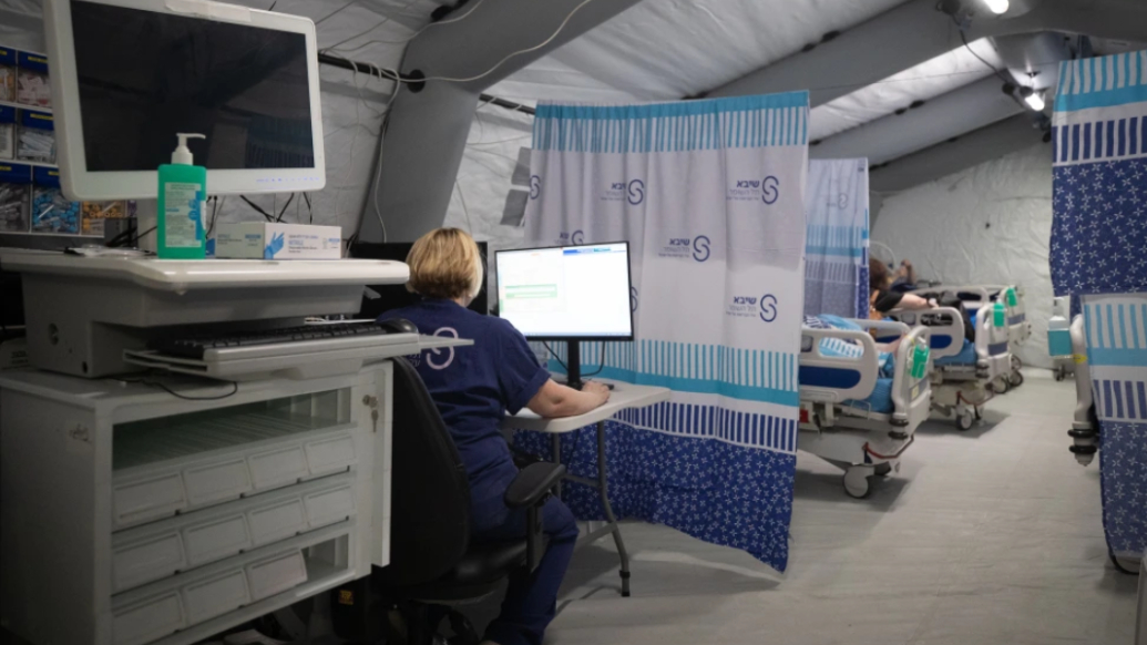 以色列媒体近日报道，以色列医疗系统正为与伊朗发生长期战争的可能性做应急准备。卫生