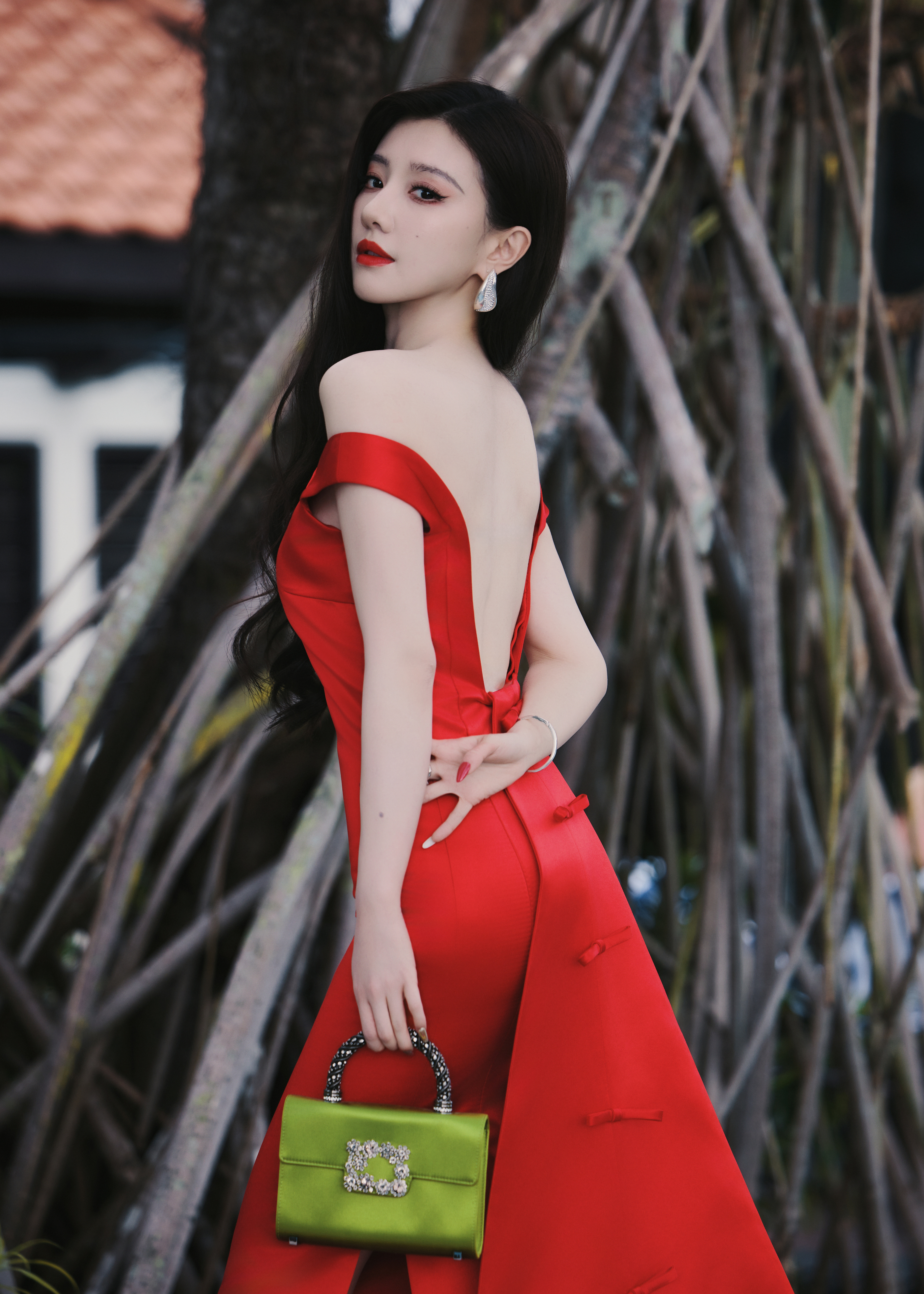 王鹤润这身是罗子君来了王鹤润这个红配绿是认真的吗马来西亚红毯王鹤润大胆挑战红配绿