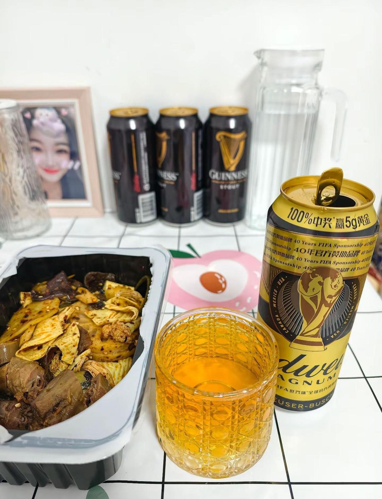 那咋了 姐一不堵 二不嫖 就爱喝点又不是什么十恶不赦 有时候我在想要是没点爱好 