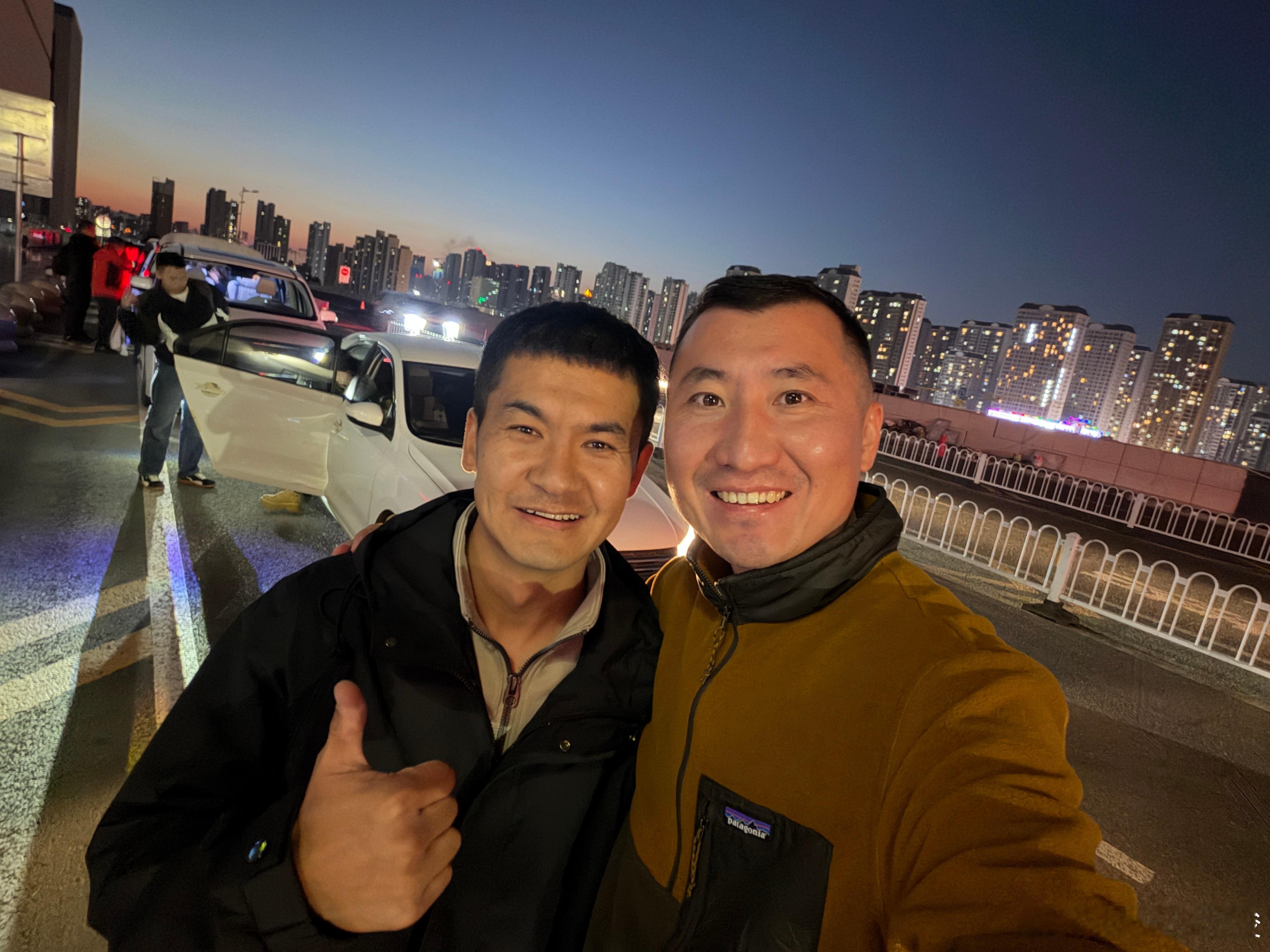 人生的意义从不在于急切地追赶结果。愿你，好好感受每一段旅程，温柔且坚定，正如这晚