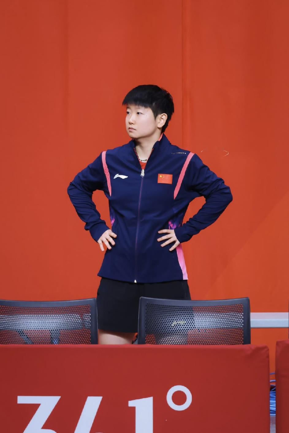 今晚，中国女团VS乌兹别克斯坦女团，孙颖莎打了二单。我想，乌兹别克斯坦女团出的莎