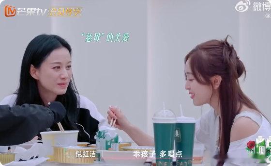 吴宣仪和弟弟十岁之前没有交流乘风2025吴宣仪吃饭时说和弟弟十岁前交流少，工作占