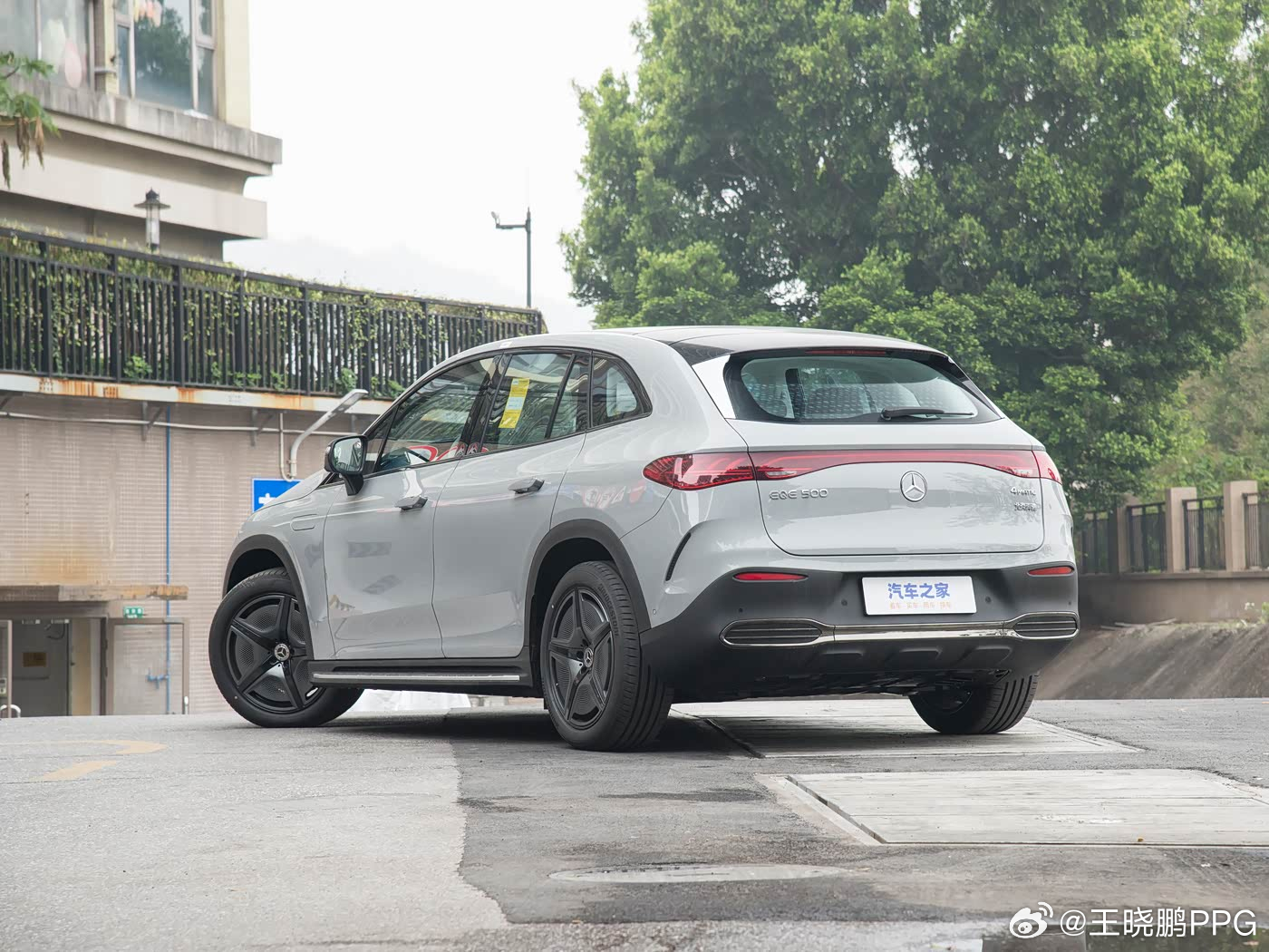 我能说保时捷这款taycan的轮毂丑的要死吗？大v聊车 我不是针对某个车型我是说