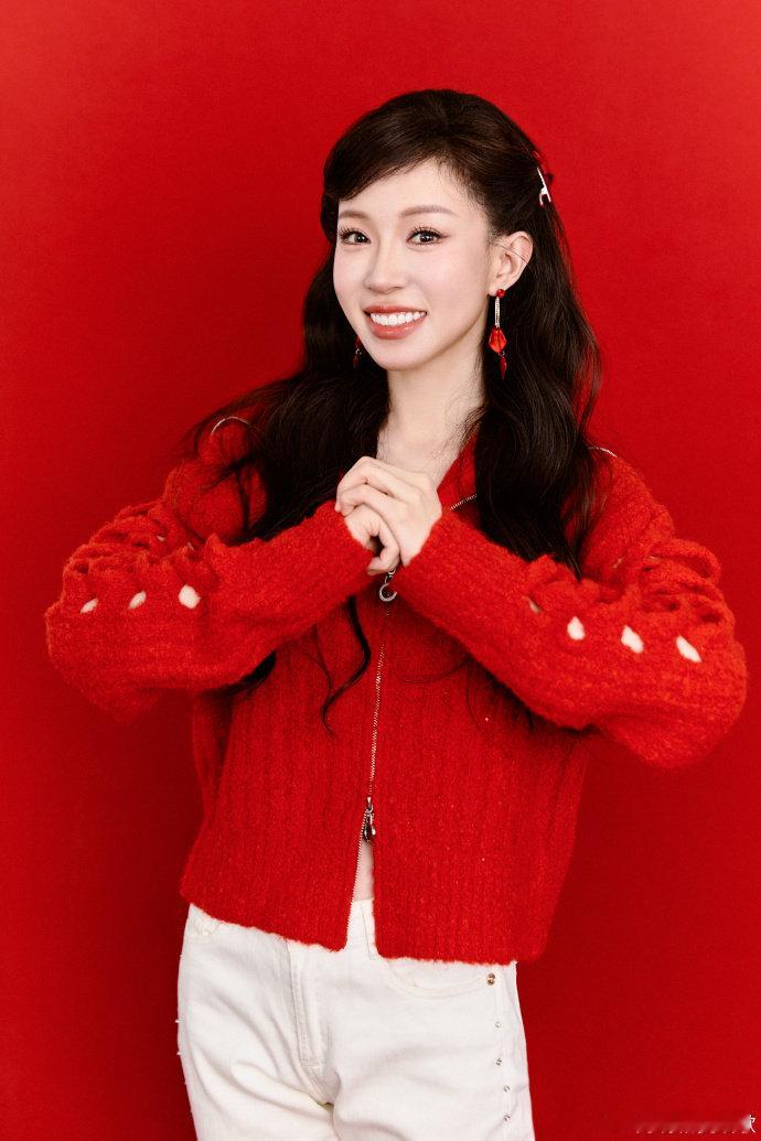 高瑞璇春晚唱完你的唱你的 马年春晚，高瑞璇实力“开挂”！多台晚会无缝衔接，清亮嗓