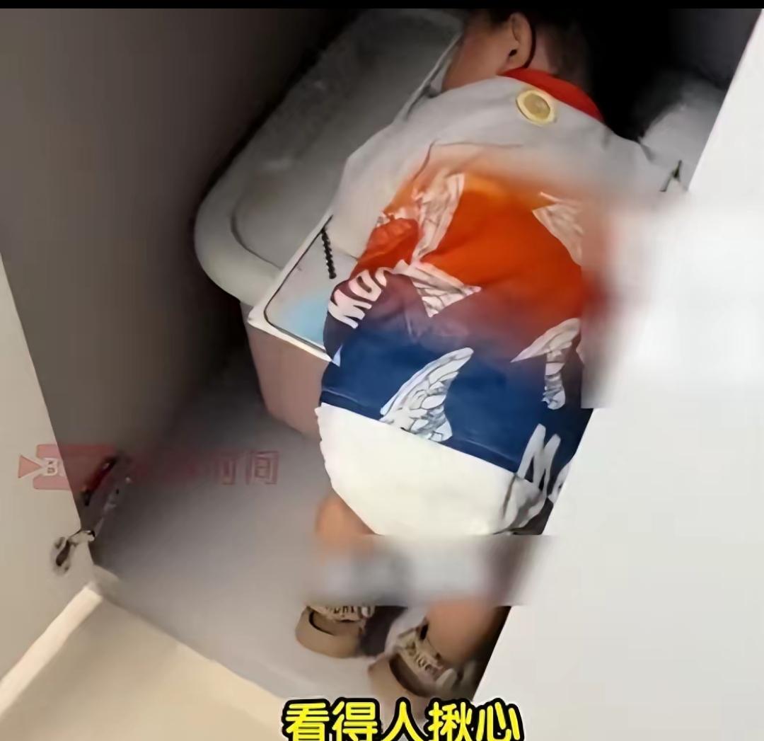 湖南，一个孩子在出生第二天母亲就去世了，但他一岁多时，意外发现母亲的照片后，就紧