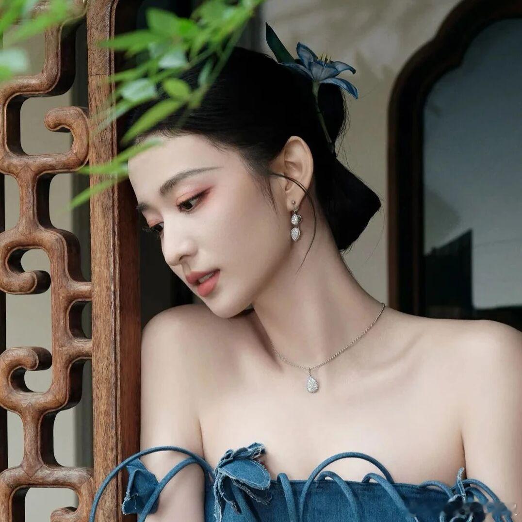 🍉🚢拍完这部又是无缝进组，《烛月潮生》大概12底开机。连轴转让她有点吃不消了