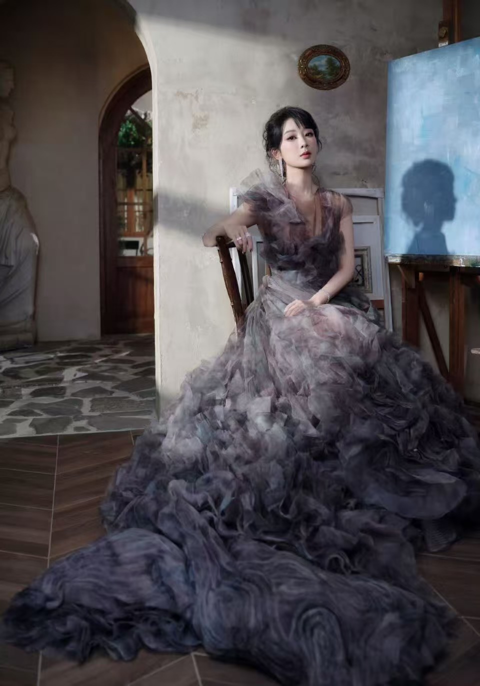 别人的影视寒冬杨紫忙得没空休息杨紫劳模具像化 杨紫劳模具像化，谁懂别人的影视寒冬