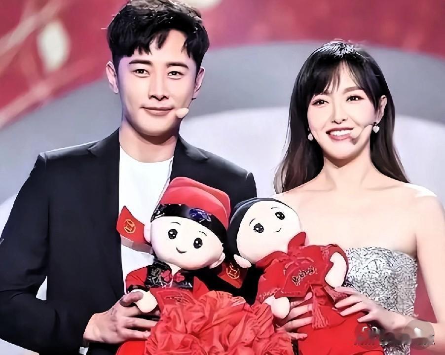 你能猜出这两位演员是谁吗？他们的结合称得上男才女貌，十分养眼，不管是荧幕上的表演