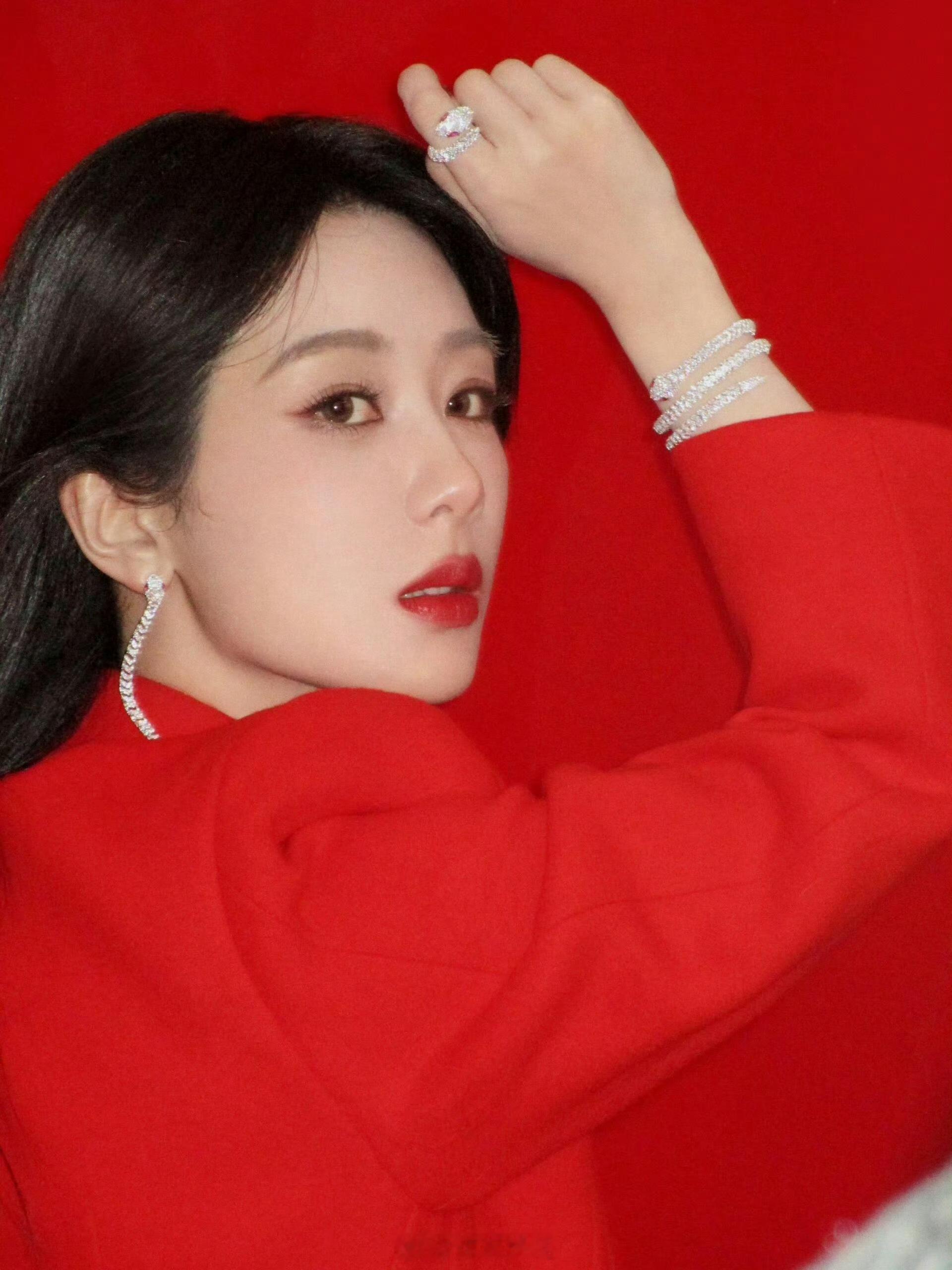 杨紫回应被粉丝叫老婆  紫妹这状态绝了，真是红气养人[鲜花] 