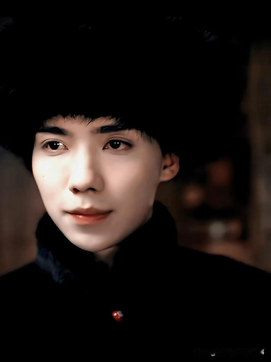 同样是辫子装，罗一舟的反差感太绝了！没有还珠 中苦瓜相，满是纯粹大少爷的贵气，不