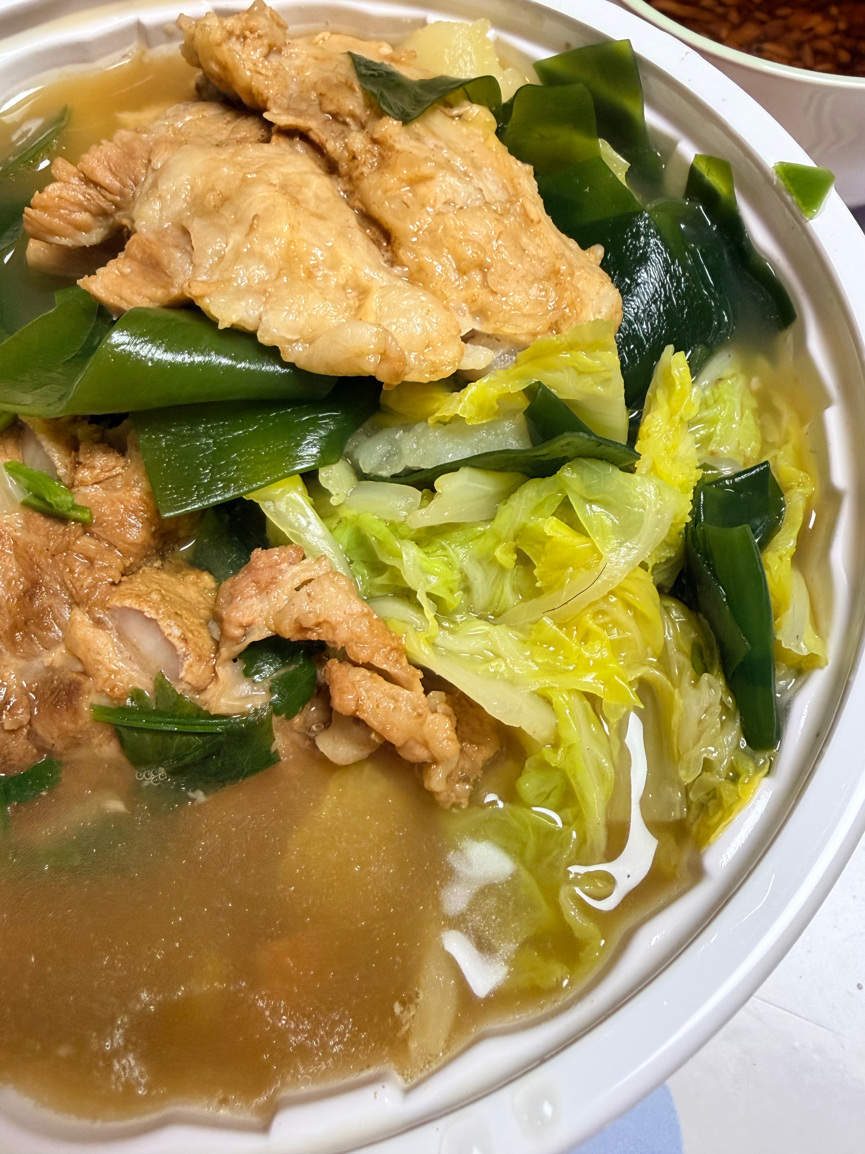 大盘鸡店侮辱性回复学生差评被摘牌 今天看到这个内容的时候我很惊讶，怎么会有这样的