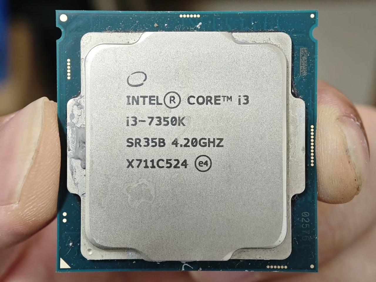 能超频超到5GHz的i3，你们见过嘛？这颗CPU就是i3‑7350K[机智]
