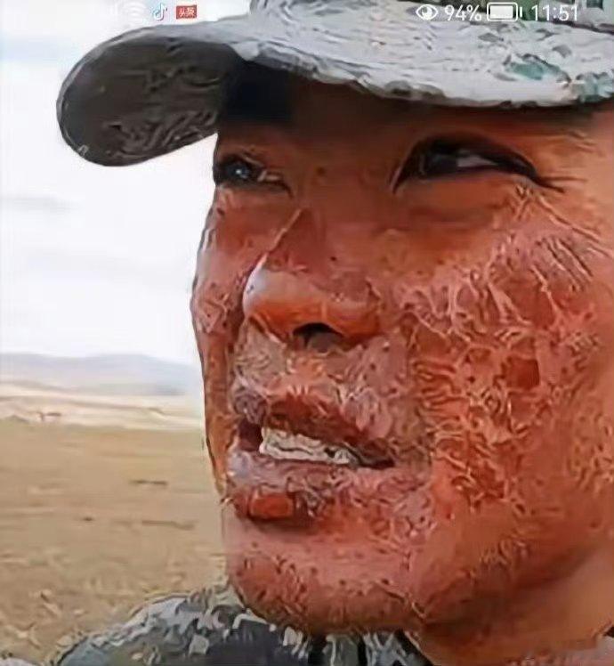 不是岁月静好，而是有人替你负重前行。人民子弟兵戍边守国，不管风吹日晒，才有国泰民
