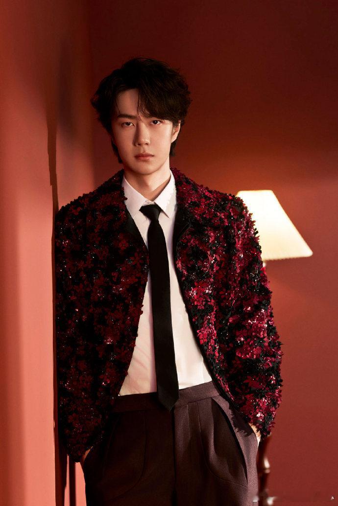 1.王一博在公司的地位很高，今年公司有好几个艺人到期不续，公司都无所谓，只求王一