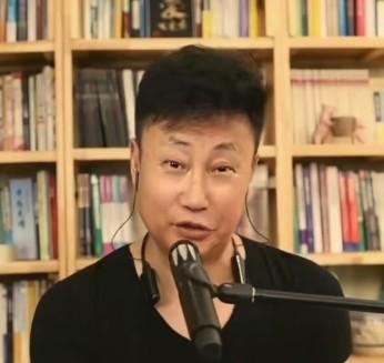 有网友给耿老师留言：本人觉得言多必失，还是少说为佳。
对此耿老师称说得对，他在生