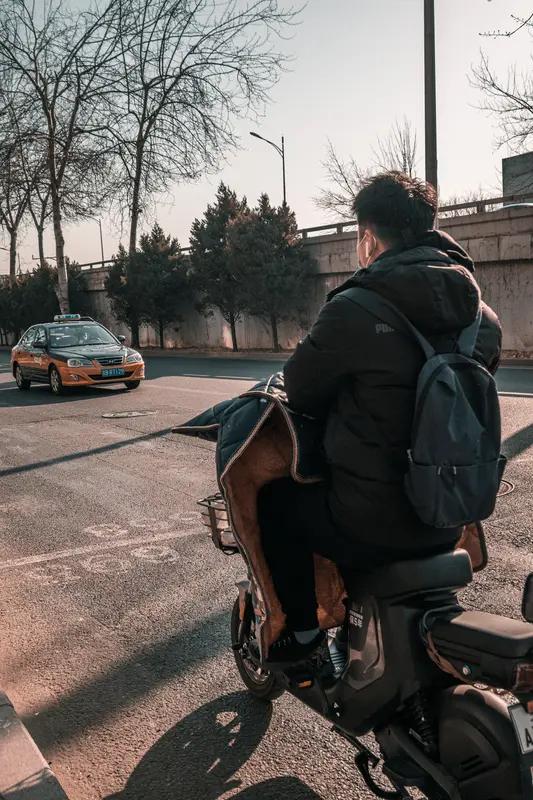 骑自行车逆行也会被记录并同步至“交管12123”？成都交警：行人、非机动车、机动