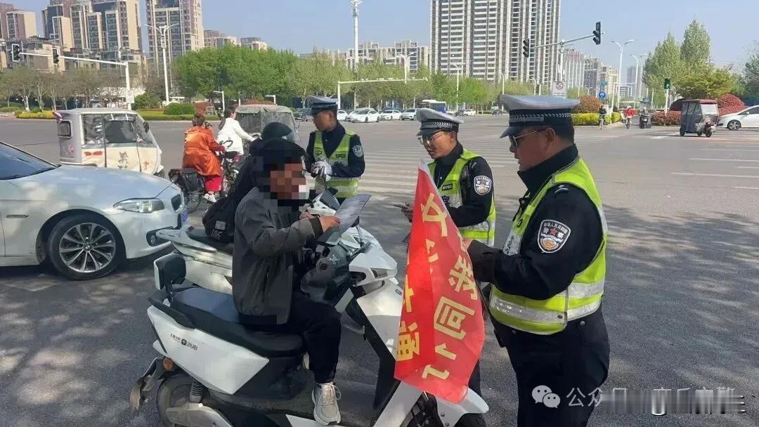 【商丘交警持续优化重点路段交通秩序】为进一步营造安全、顺畅、文明的道路交通环境，