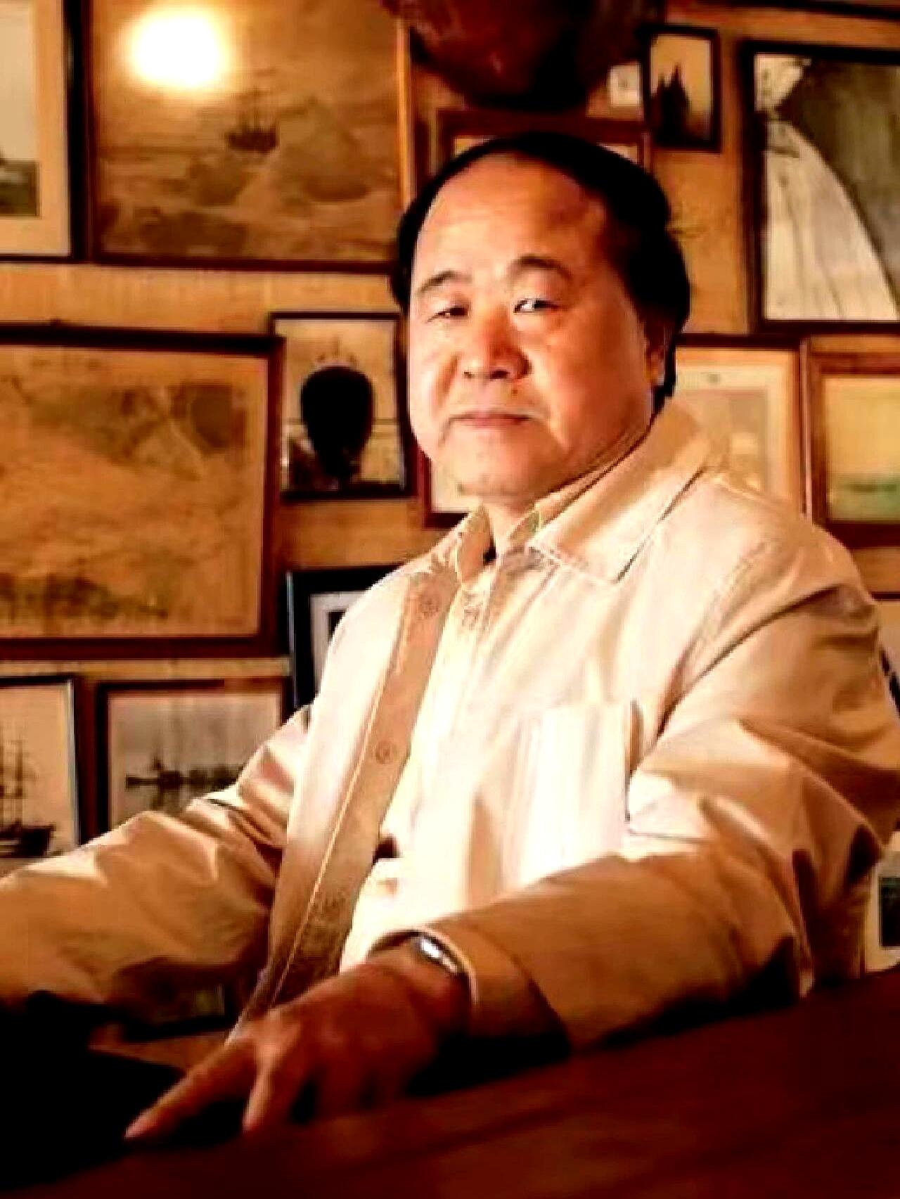 网友@小透明半夜发帖：“不主动怕失去，太主动怕自作多情，伸手怕犯错，缩手怕错过，