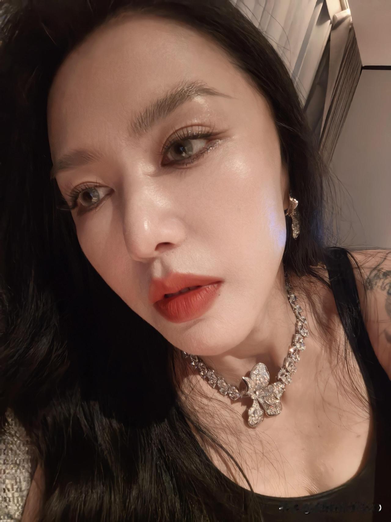 谭维维怼脸美拍，太有韵味了