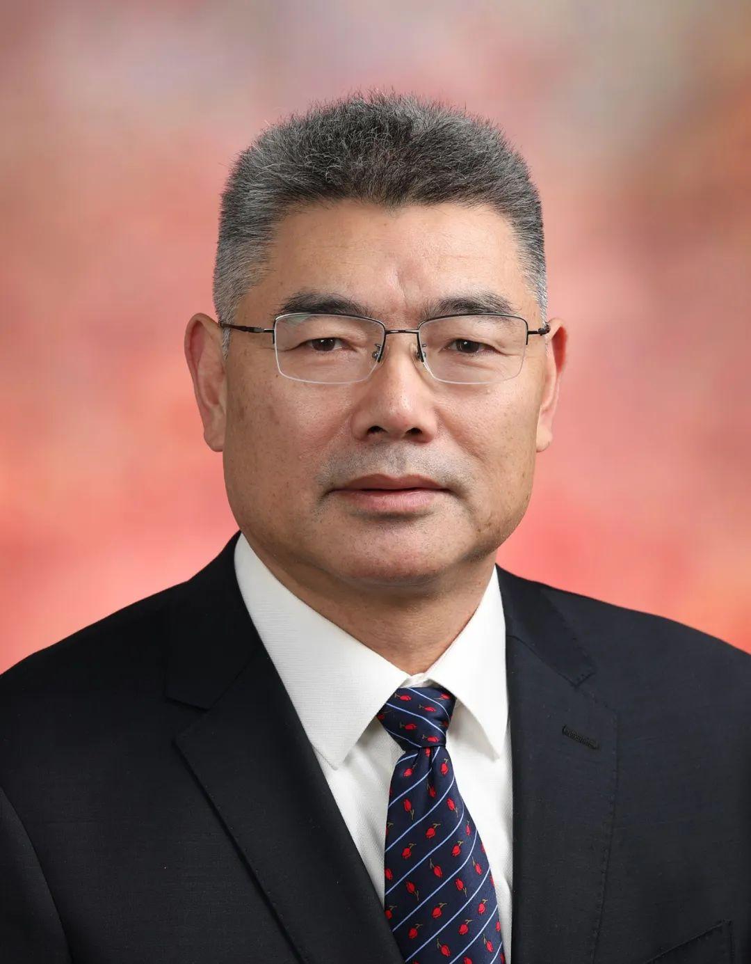 唐菊兴，1964年9月生，浙江嘉兴人，中共党员，中国工程院院士，矿产资源与地质勘