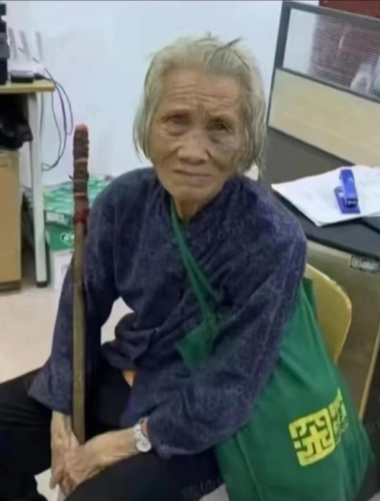 别划走了帮帮奶奶回家吧！
声明一下是帮忙转发的
广东清远源潭老人走失，85岁的冯