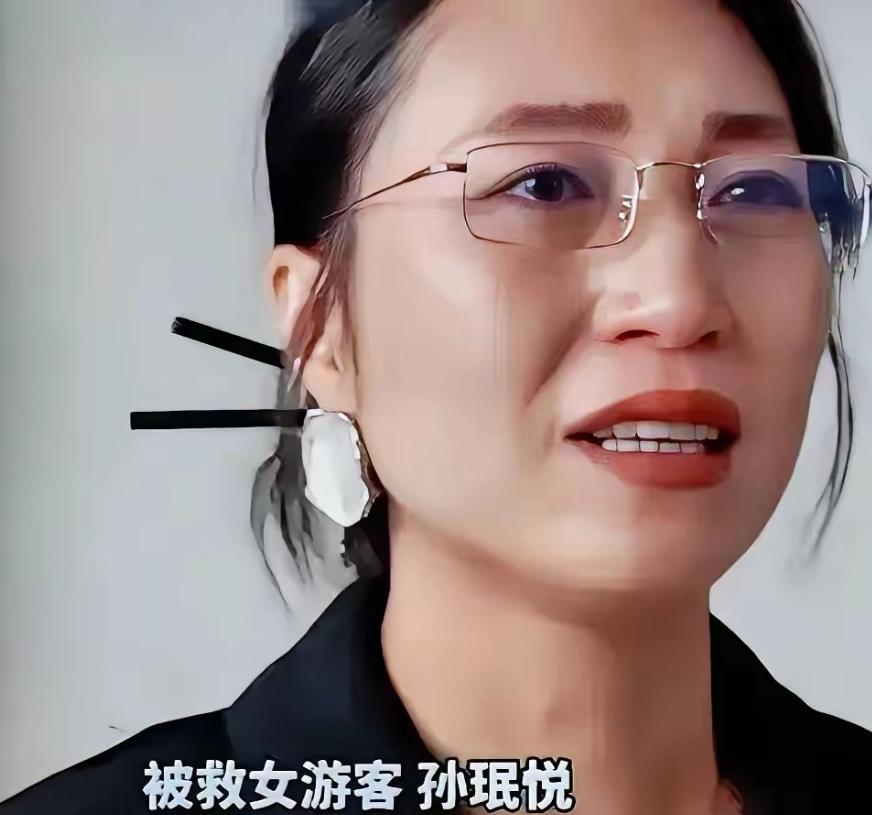 “太厉害了！”浙江金华龙潭大峡谷，38岁的妈妈为给女儿拍照，脚底打滑，从20米高