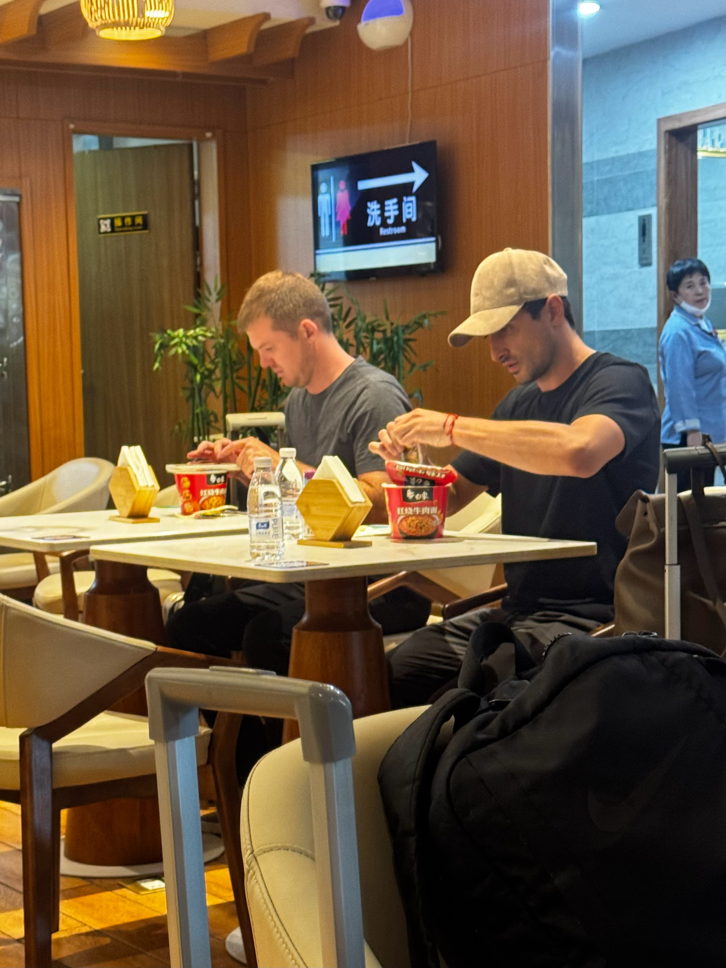 是什么神秘的东方美食让车手们难以抵挡FE电动方程式2026FE电动方程式三亚站