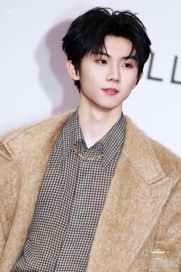 马嘉祺名利场贵公子 马嘉祺在名利场里就是优雅的贵公子，他的每一个细节都处理得恰到