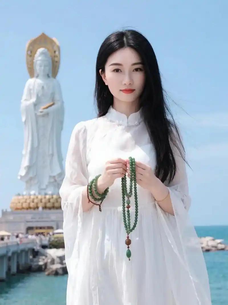 在网络上看到一段话，感觉很有道理：“和极度坦诚的人打交道，你甚至会觉得这个人很傻