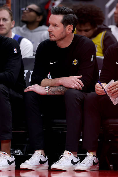 三月东西部最佳防守球员揭晓，文班亚马与奥萨尔·汤普森当选，东契奇获得提名！三月东