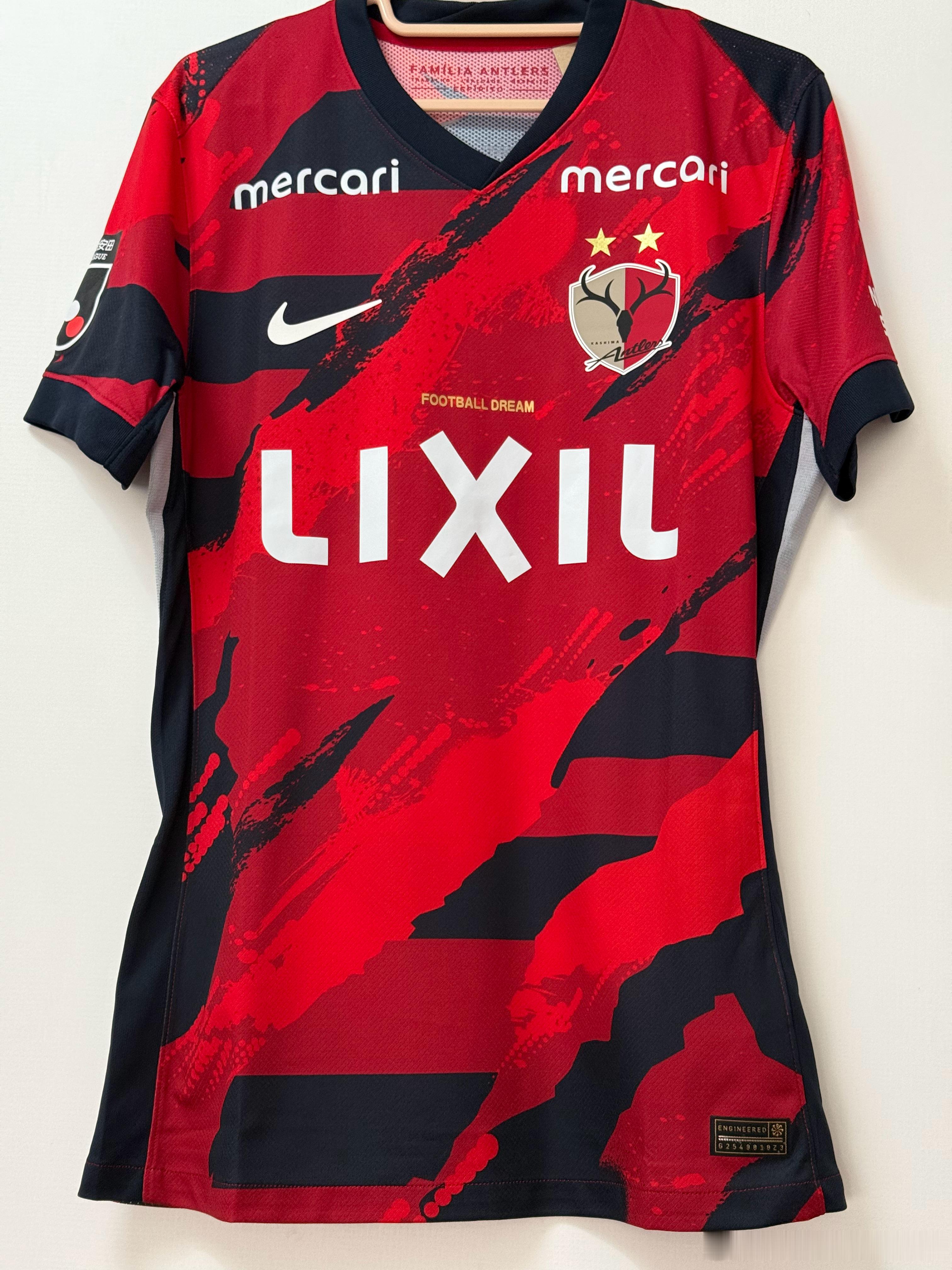 同样是模板，J1的为啥就这么好看在家写东西的时候，总喜欢挂件球衣在衣柜上欣赏 