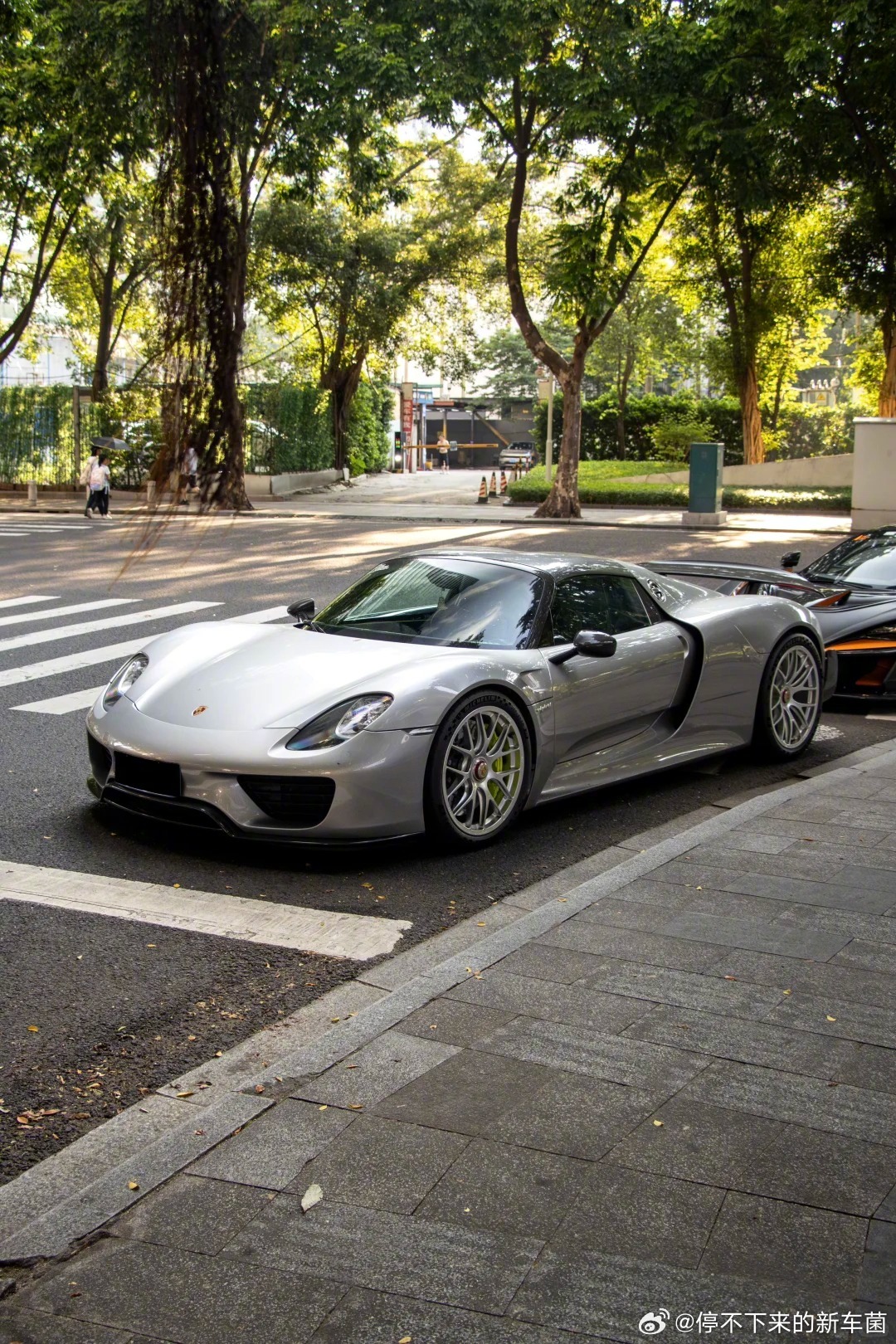 蛙王Porsche 918 Spyder，颜色基础车就不基础了 ​​​