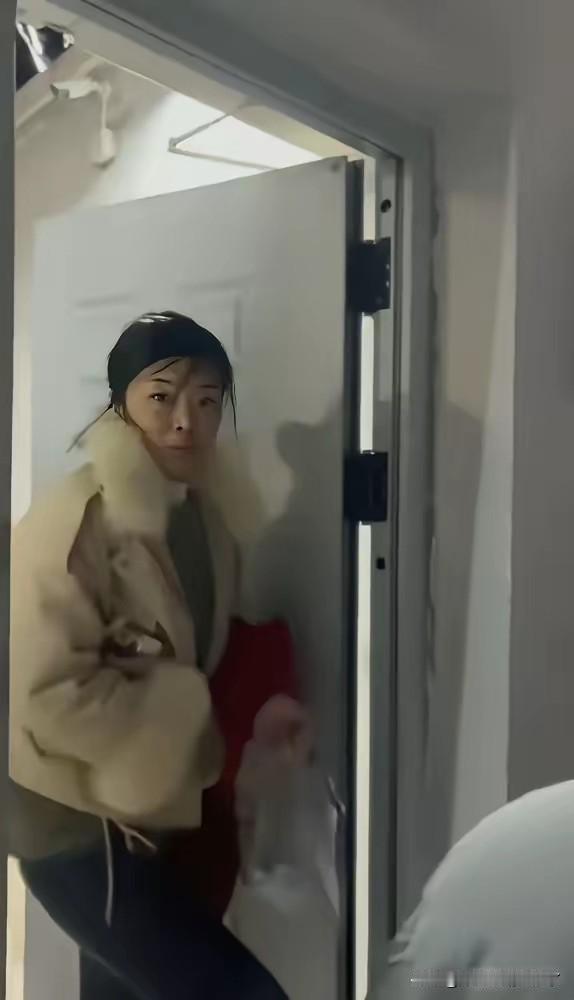 现在有点同情让嫂了……
你说一个没有背景，没有一技之长的妇女出来打拼，本来就不容