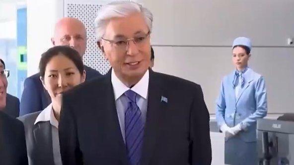 凤凰新闻【“千里之行，始于足下”，哈萨克斯坦总统用中文感谢中国】据凤凰卫视报道，