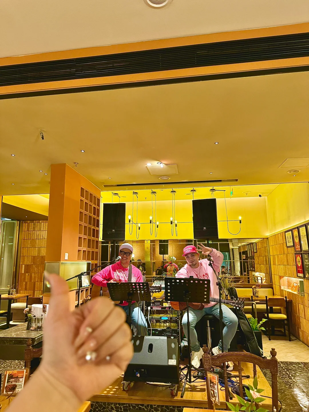 成都探店 | 一家能看演唱会的漂亮店