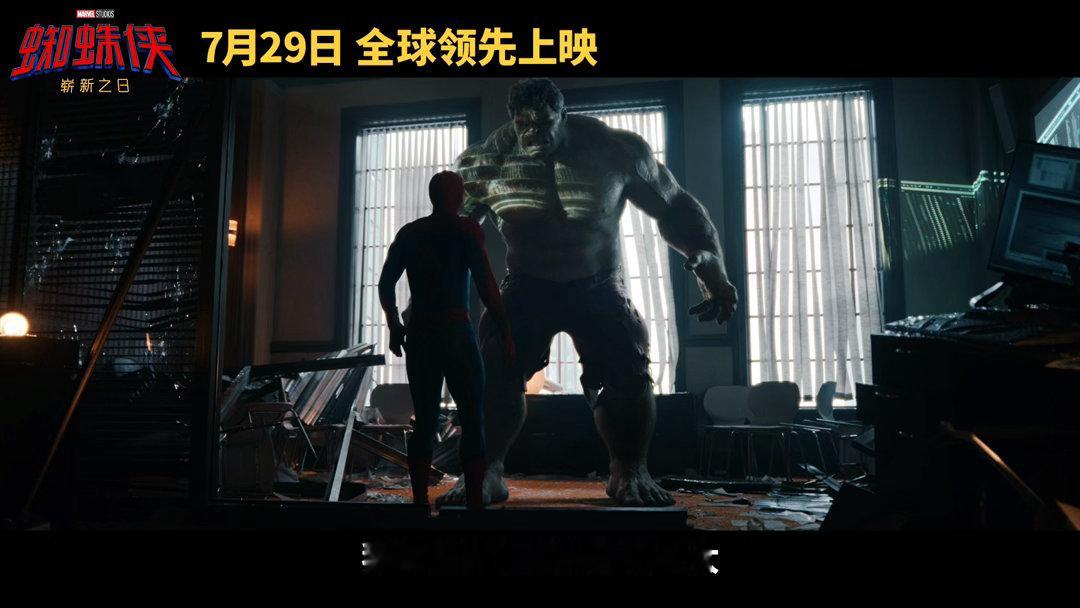 绿巨人一巴掌扇飞蜘蛛侠 嘴炮一时爽，挨巴掌火葬场。上一秒还在围着浩克喋喋不休，下