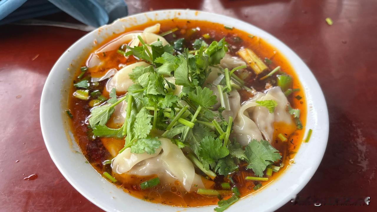 #秋日生活打卡季# 在泸州一两牛肉抄手有多少个多少钱？二两又是多少个多少钱，如果