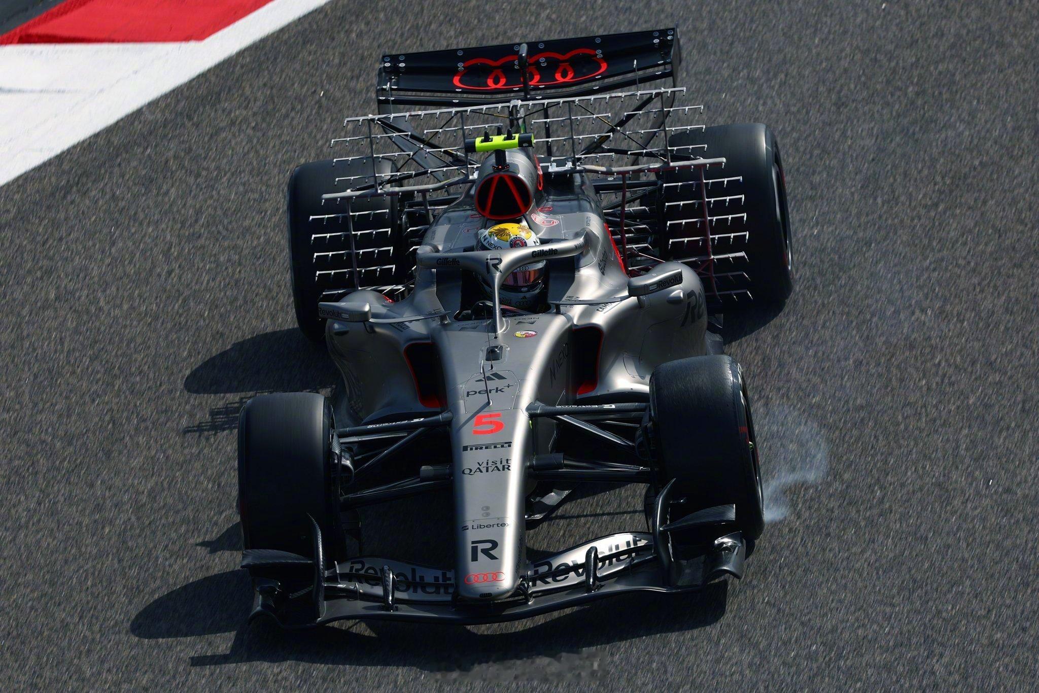 【一辆2026年F1新车，我看到了歼8的影子？】巴林季前测试首日，奥迪车队拿出了