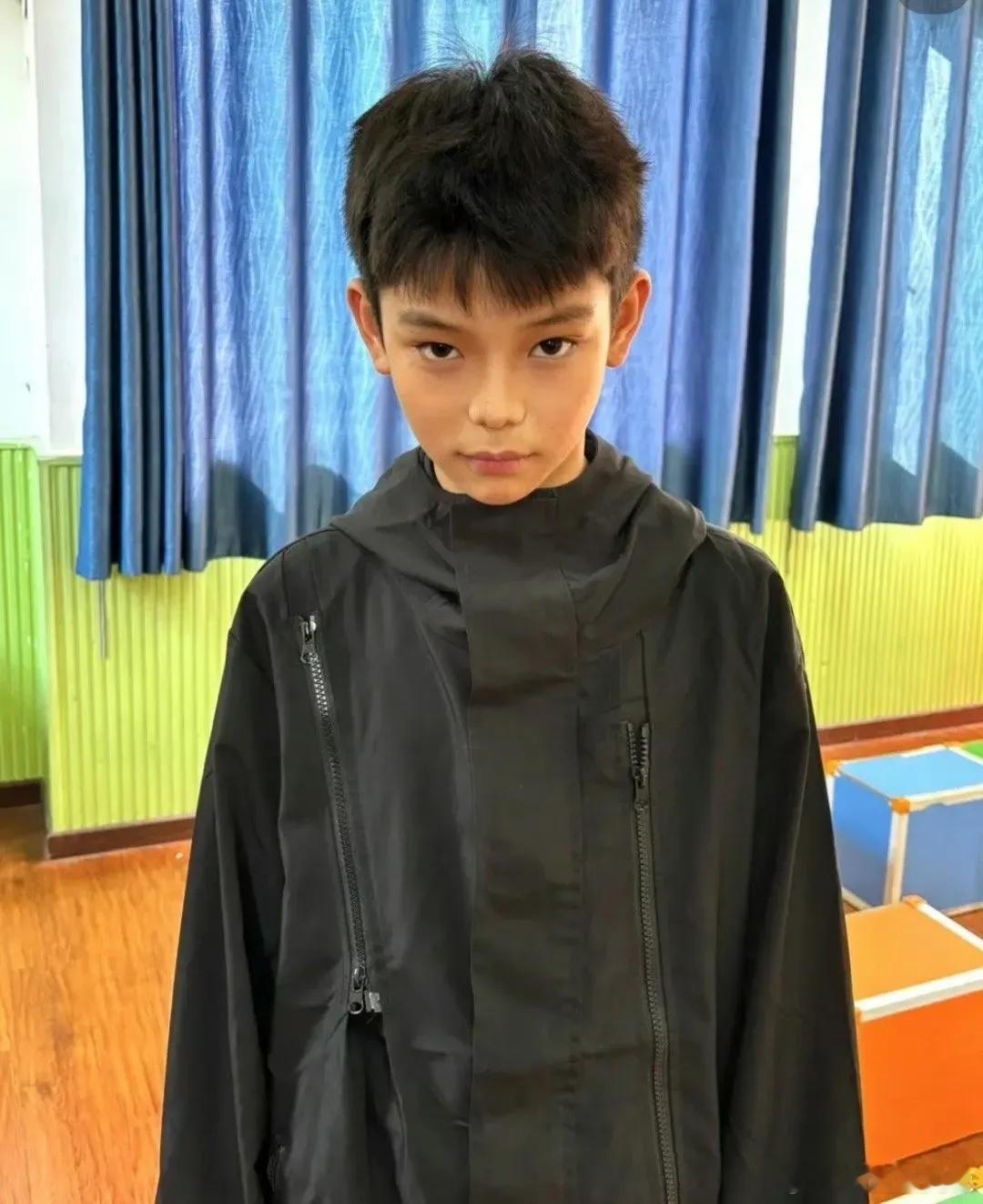 《永夜星河》如果早点发现这位小学生多好，可以让他演丁禹兮小时候 