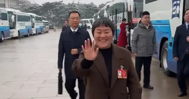 从黄土地到人民大会堂：河南有位村口小卖部里的全国人大代表