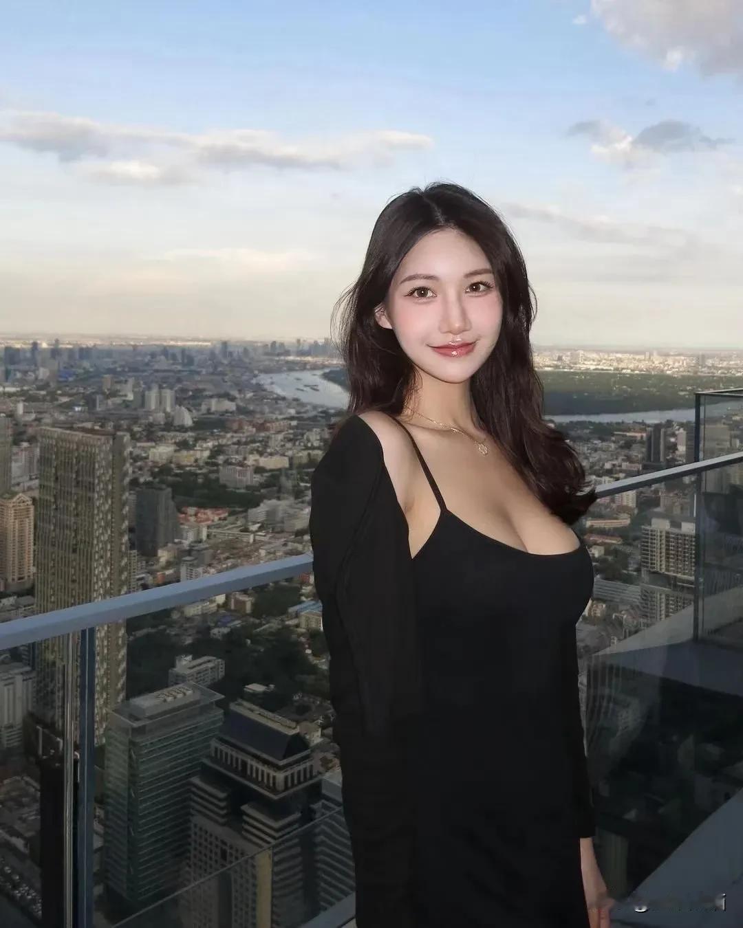 早上好啊，该起床挣“窝囊费”了，

  工资三千八，整天笑哈哈。