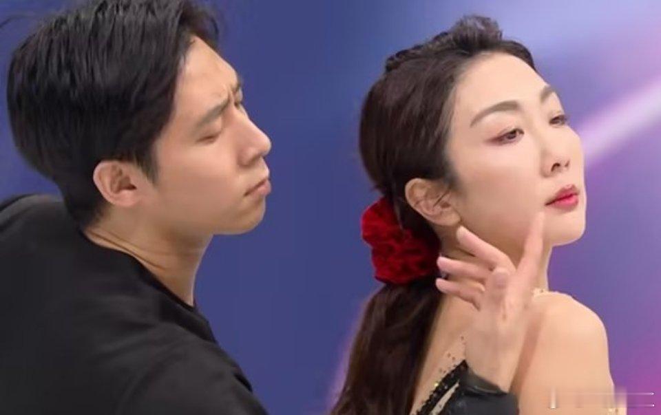 米兰冬奥会花样滑冰双人滑短节目比赛中，中国组合隋文静/韩聪短节目得到72.66分