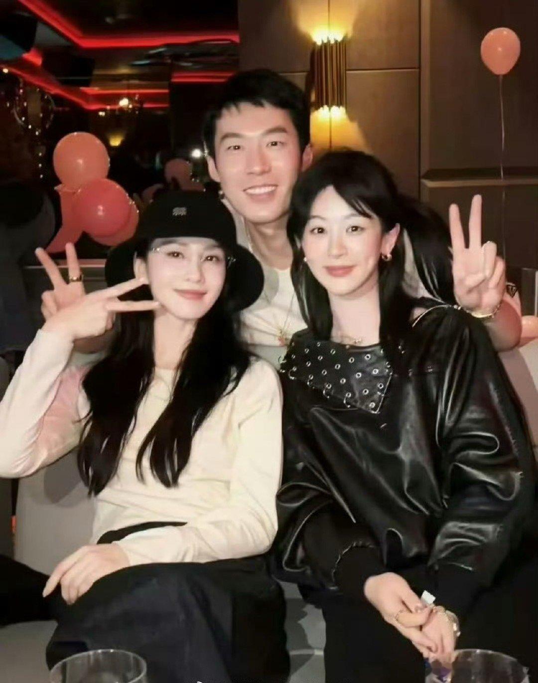 生日会最暖同框！刘诗诗带着十年真心赴约，杨紫笑意盈盈接住偏爱，合影背后是匿名奶茶